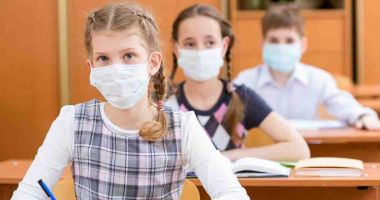 Stire din Cultură-Educație : Școlile au fost decuplate de la rata de infectare. În județul Constanța, peste 4.300 de elevi învață online