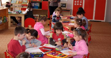 Stire din Cultură-Educație : Clasa zero rămâne obligatorie