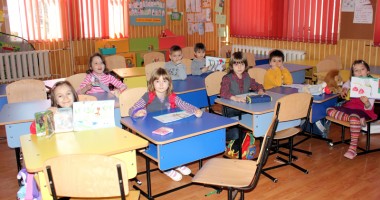 Stire din Cultură-Educație : A început înscrierea la clasa 0. Câte clase pregătitoare oferă școlile de elită