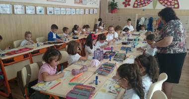 Stire din Cultură-Educație : Școlile bune din Constanța, sufocate la clasa zero. Cine le "salvează" pe învățătoare?