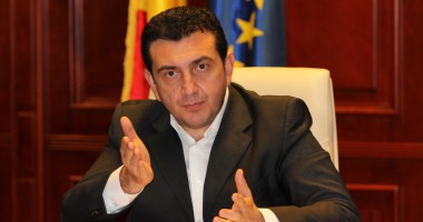 Stire din Politică-Administrație : "Aliss Andreescu ar fi trebuit să-i interzică lui Mazăre să mai intre prin grădinițe și școli"
