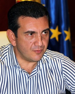 Stire din Politică-Administrație : "Ponta se dă de ceasul morții pentru că am slăbit puterea mafiotă Mazăre-Constantinescu"