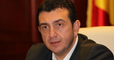 Stire din Politică-Administrație : Prefectul Claudiu Palaz a fost eliberat din funcție
