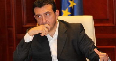 Stire din Politică-Administrație : CLAUDIU PALAZ a fost eliberat din funcția de prefect. Cine-i va lua locul?