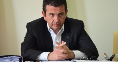 Stire din Politică-Administrație : Claudiu Palaz, de la PMP: "Birchall alocă bani pentru monstrul din Caracal"