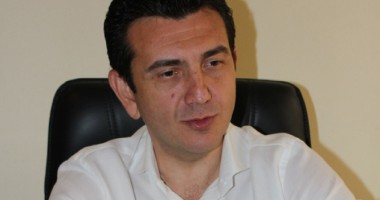 Stire din Politică-Administrație : "Mazăre e disperat"