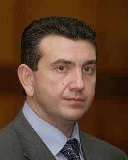 Prefectul Palaz, lovitură cu manta la Gigi Chiru