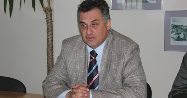 Stire din Politică-Administrație : Liberalii i-au "furat" Colegiul lui Tusac