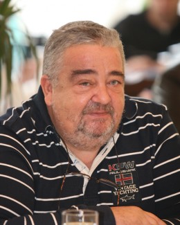 Stire din Politică-Administrație : Consilierul local Dănuț Moisoiu bate în retragere