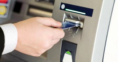 Stire din Economie : Clienții băncilor vor plăti mai puține comisioane bancare