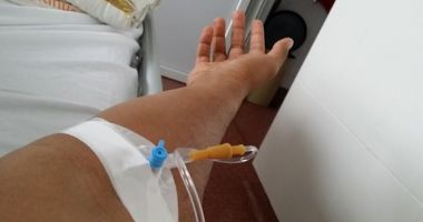 Stire din Eveniment : Medic stomatolog, intoxicat cu alcool metilic. Este în stare gravă!