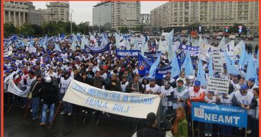 Stire din Cultură-Educație : Rezultate chestionar. Peste trei sferturi sunt de acord cu amânarea încheierii situației școlare pe semestrul I