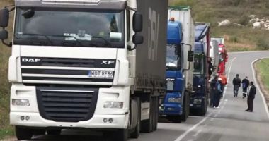 Stire din Social : ATENȚIE! Începând cu ora 10 este interzisă circulația anumitor autovehicule în aproape toată țara