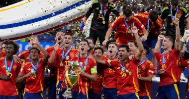 Stire din Sport : Spania a învins Anglia, 2-1 (Nico Williams 47, Oyerzabal 86/ Palmer 73), în finala Euro 2024