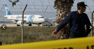 Stire din Actualitate : Ipoteză șocantă în cazul avionului EgyptAir prăbușit în Mediterana