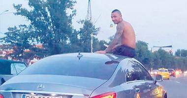 Stire din Eveniment : Foto și Video / Din seria: cocalari prin Mamaia. LA PLIMBARE, COCOȚAT PE "MERȚAN"