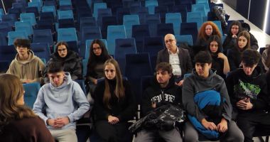 Stire din Social : Elevii Colegiului Național „Mihai Eminescu”, vizită la Cuget Liber Antena 3 Constanţa