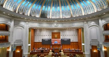 Stire din Politică-Administrație : Soluţia găsită de politicieni pentru a aduce bani la buget. Noul Parlament ar putea avea mai puţine comisii