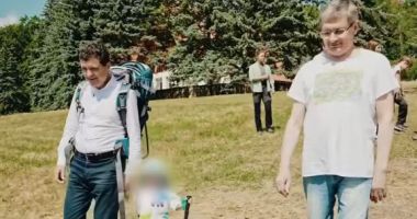 Stire din Politică-Administrație : Președintele României, cu rucsacul în spate. A fugit în natură, împreună cu familia