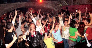 Stire din Diverse : Petreceri de final de vară în cluburi
