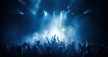 Stire din Eveniment : Străini jefuiți de sute de mii de lei în club, după ce se îmbătau. Iată cum au acționat hoții