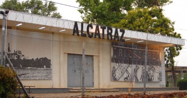 Stire din Diverse : Petrecere cum nu a mai văzut litoralul, în club Alcatraz