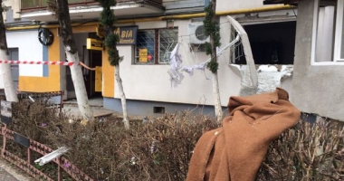 EXPLOZIE DEVASTATOARE ÎNTR-UN BLOC. Un copil și-a pierdut viața, după minune bune de resuscitare