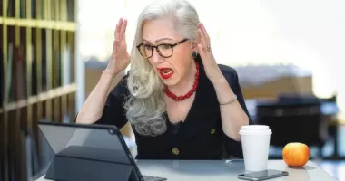 Stire din Economie : Demiterea Guvernului Bolojan zguduie mediul de afaceri din Constanța. „Leul cade, ratele cresc, iar noi plătim nota”