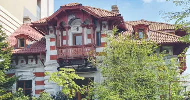 Stire din Cultură-Educație : Casa primarului care a schimbat Constanța se prăbușește sub ochii autorităților