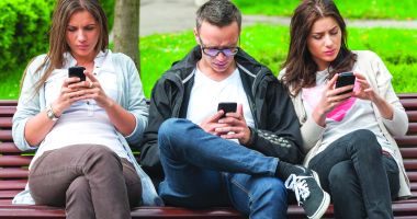 Stire din Sănătate : Ecranele telefoanelor au mai mulți microbi decât vasele de toaletă
