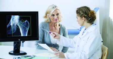 Stire din Sănătate : Osteoporoza poate fi prevenită. Aveți grijă la alimentație!
