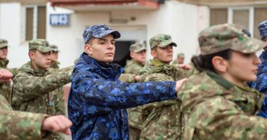 Elevi ai Colegiului "Alexandru Ioan Cuza" din Constanța vor defila pe sub Arcul de Triumf, la Parada Militară de 1 Decembrie - 2