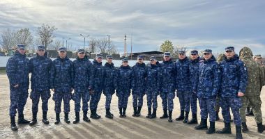 Elevi ai Colegiului "Alexandru Ioan Cuza" din Constanța vor defila pe sub Arcul de Triumf, la Parada Militară de 1 Decembrie - 3