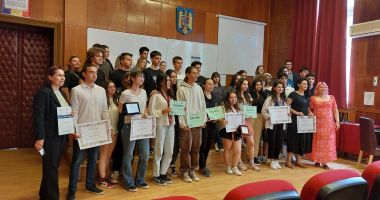 Stire din Cultură-Educație : Elevii Colegiului Național "Mircea cel Bătrân" au impresionat juriul proiectului "Marco e Alberto Ippolito"