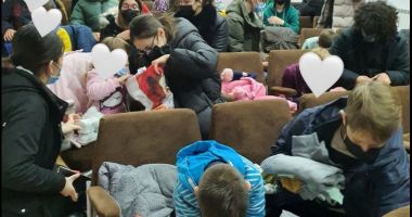 Stire din Cultură-Educație : Copiii Centrului de zi Isaccea au primit daruri de la „spiridușii” Colegiului „Mihai Eminescu”