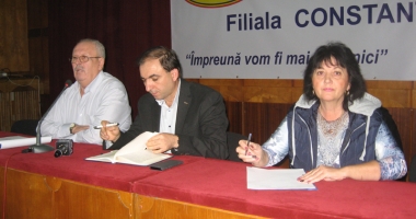 Stire din Economie : CNSLR - Frăția continuă strângerea semnăturilor pentru greva generală