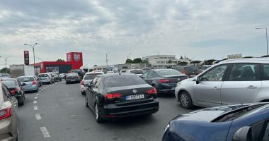 Stire din Social : COZI INTERMINABILE LA FRONTIERELE ROMÂNIEI: Autoritățile fac spectacol de incompetență!