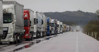 Stire din Actualitate : Șoferii de TIR nu vor mai fi amendați dacă le expiră rovinieta așteptând la vamă