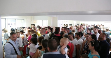Stire din Eveniment : COZILE DE LA PAȘAPOARTE SCHIMBĂ LEGEA: "Documntele vor fi valabile 10 ani"