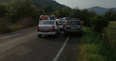 GALERIE FOTO / Autocar cu 37 de pasageri, răsturnat pe drumul dintre Râșnov și Pârâul Rece: 17 răniți grav - 2