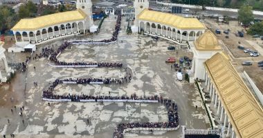 Stire din Cultură-Educație : Miercuri este ultima zi de închinare în Sfântul Altar al Catedralei Naţionale. Programul anunțat de Patriarhia