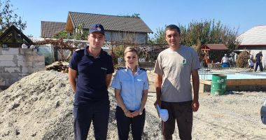 Ajutor de la pompieri pentru o familie cu patru copii, rămasă fără casă - 2