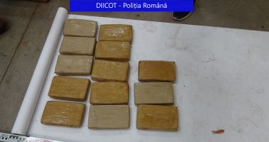 Jumătate de tonă de COCAINĂ, găsită în baxuri de banane. Au ajuns în țară prin portul Constanța? - 2