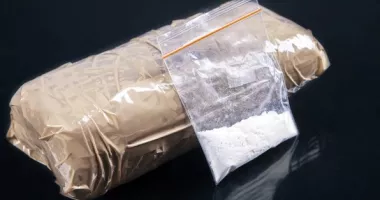 Stire din Eveniment : Prinși în flagrant cu un kilogram de cocaină. Bărbați arestați după o tranzacție uriașă
