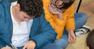 Stire din Cultură-Educație : Interes neașteptat de mare pentru Clubul CODE Kids înființat la Biblioteca județeană