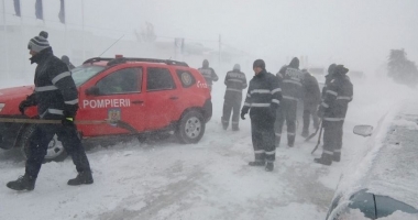Stire din Social : Cod portocaliu de viscol, la Constanța! Stâlpi de electricitate doborâți de vânt, zeci de localități fără curent