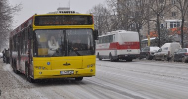 Stire din Social : COD PORTOCALIU la Constanța. Autobuzele RATC circulă normal. Se lucrează pentru degajarea stațiilor