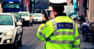 Stire din Eveniment : Poliţist rutier aflat în timpul serviciului, lovit de o maşină, în timp ce trăgea pe dreapta alt autovehicul