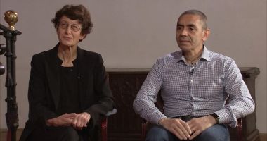 Stire din Actualitate : Cofondatorii Pfizer au în studiu 15 vaccinuri împotriva cancerului