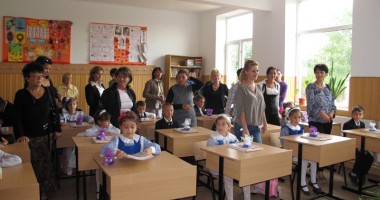 Stire din Cultură-Educație : Liceul Tehnologic din Cogealac, renovat cu ajutorul Grupului CEZ